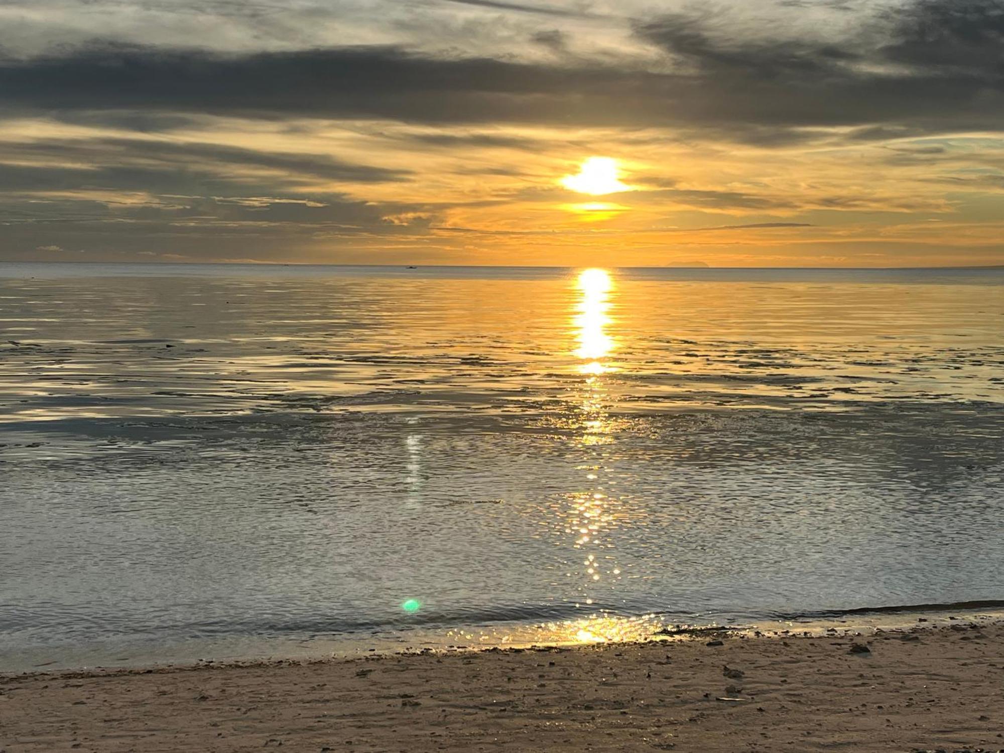 Golden Sunset Inn Siquijor Εξωτερικό φωτογραφία